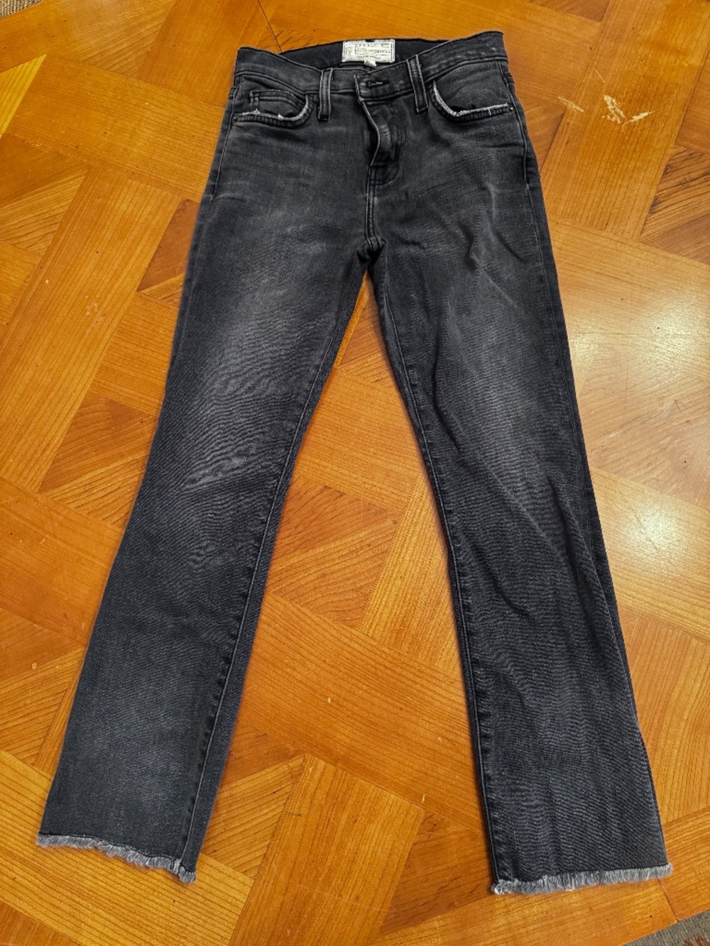 Current Elliott Kick Jean Everett wash  raw hem  crop SZ 24